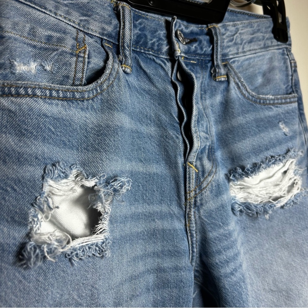 American Eagle Jeans Mens 29x30 Athletic Distressed Light Wash Denim button Fly - Picture 5 of 9